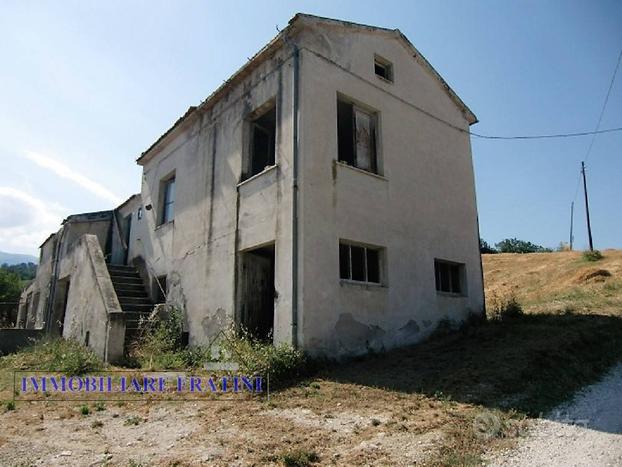 Casolare e Terreno - Civitella del Tronto