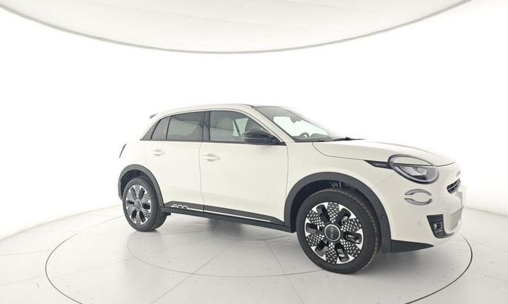 FIAT 600 Hybrid DCT MHEV La Prima