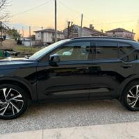 VOLVO XC40 D3 Diesel 150cc R-design