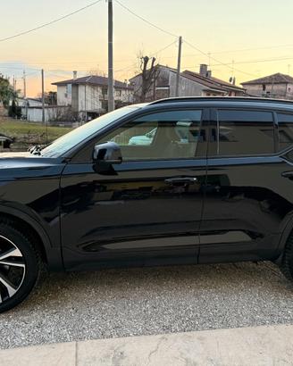 VOLVO XC40 D3 Diesel 150cc R-design
