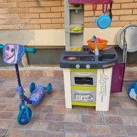 CUCINA BAMBINA CON ACCESSORI E MONOPATTINO