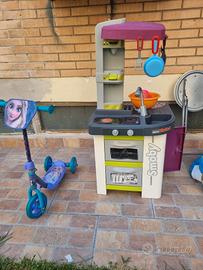 CUCINA BAMBINA CON ACCESSORI E MONOPATTINO