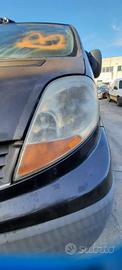 RENAULT TRAFIC 2006 - FARO ANTERIORE SINISTRO