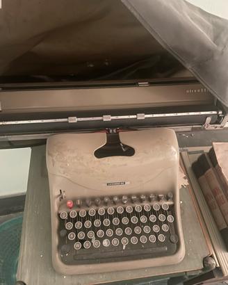 Macchina da scrivere olivetti
