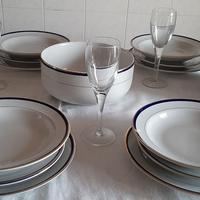 Servizio Ginori da 12 con riga blu e oro