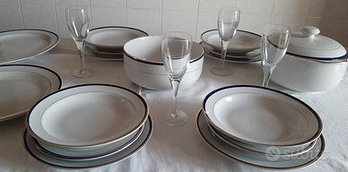 Servizio Ginori da 12 con riga blu e oro