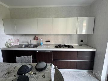 Camera da letto, soggiorno, cucina, cameretta