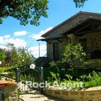 VILLA IN PIETRA CON GIARDINO PRIVATO E PISCINA