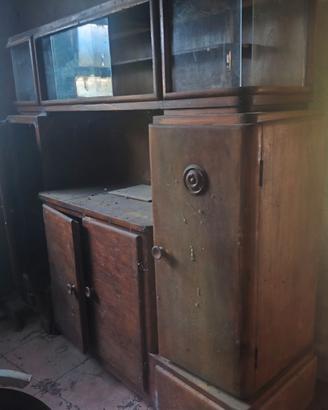 Credenza di antiquariato
