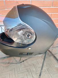 Casco moto integrale nero opaco.