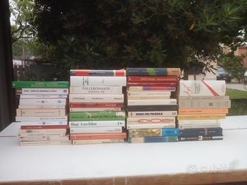 Blocco di circa 100 libri usati