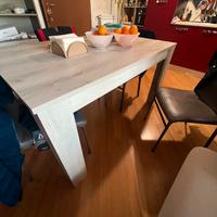 Camera da letto, parete attrezzata, tavolo