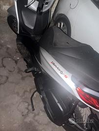 Beverly 400 hpe 2023