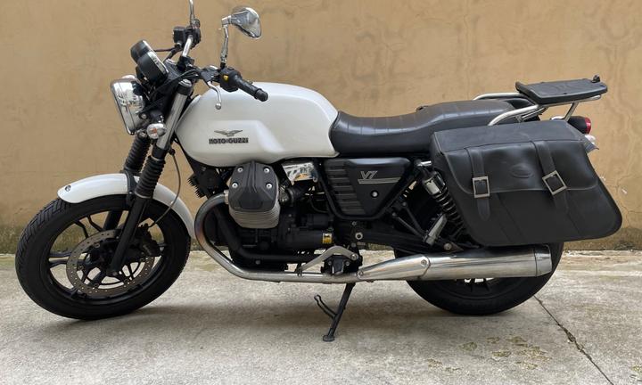 Guzzi V7 per non residenti MI