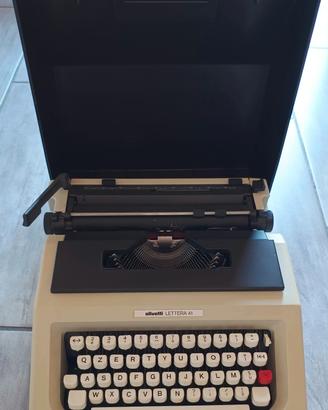 Macchina da scrivere Olivetti