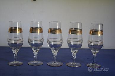 Set di 5 calici con decorazioni in oro