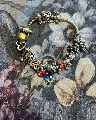 Bracciale Pandora con charme tutto originale