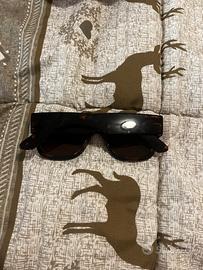 Occhiali marroni scuro