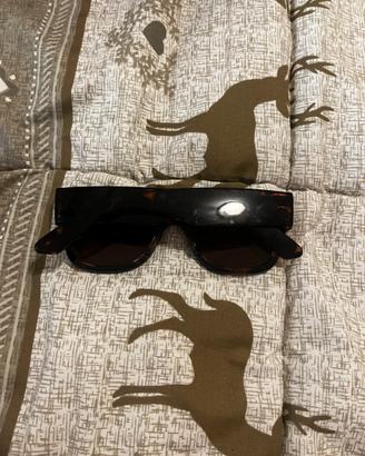 Occhiali marroni scuro