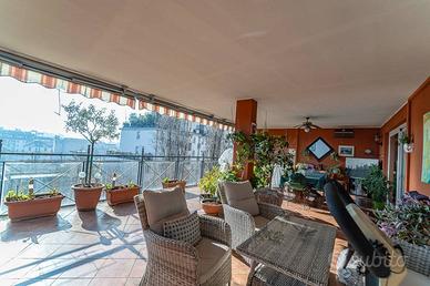 Appartamento di 113 m² con 2 locali e box auto a M