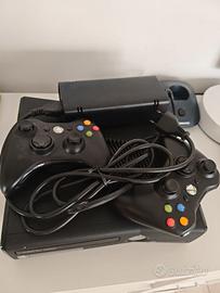 XBOX 360 S originale con 2 joystick e 4 giochi