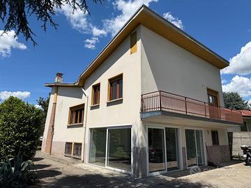 Casa indipendente con ampio parco privato