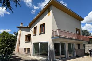Casa indipendente con ampio parco privato