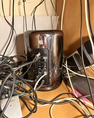 Apple mac pro late 2013 .Intel XEON 4-Core 3.7GHz.