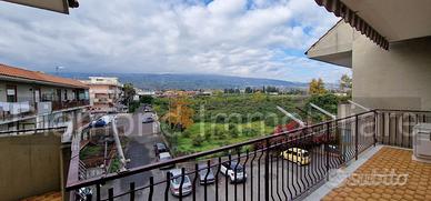 Appartamento con terrazza e garage a Riposto