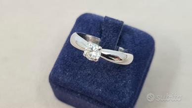 Anello Solitario 0,34 Ct in Oro 18 kt