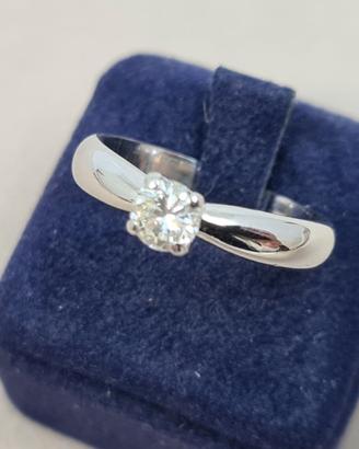 Anello Solitario 0,34 Ct in Oro 18 kt