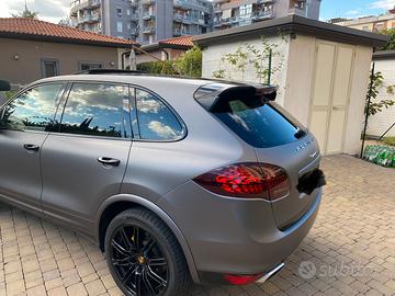 Porsche cayenne 2011