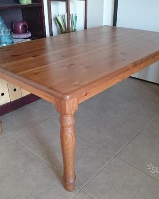 Tavolo da salotto IKEA in legno massiccio