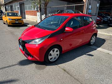 Toyota Aygo 1.0 VVT-i 69 CV 5 porte x-clusiv