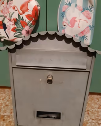 Cassetta della posta con una chiave