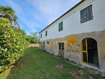 CASALE CON TERRENO NEL PARCO DEL CONERO