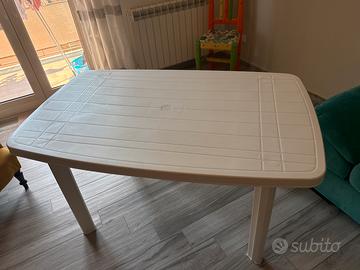 Tavolo di plastica