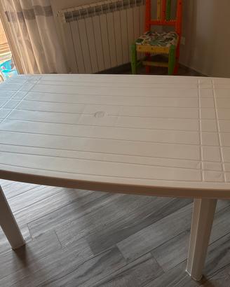 Tavolo di plastica