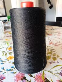 Filo poliestere nero. Disponibilità di altri color