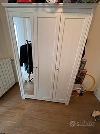 Piccolo armadio tre ante