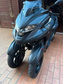 Tricity 300