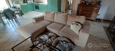 Divano tre posti con Chaise Longue