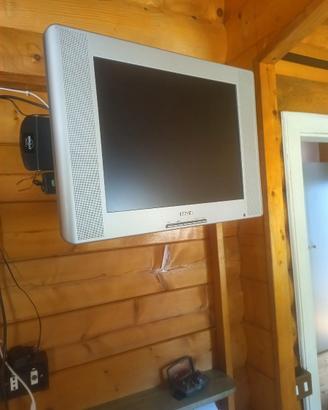 TV INNOHIT 22 POLLICI + decoder + supporto a muro