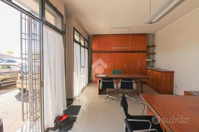 NEGOZIO A CASTREZZATO