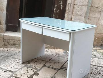 Scrivania riverniciata ieri - Come nuova con vetro