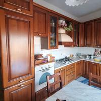 Cucina angolare in noce