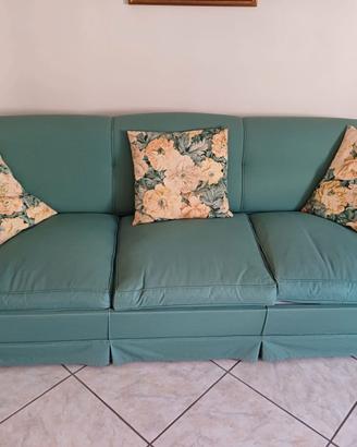 Divano letto e poltroncine