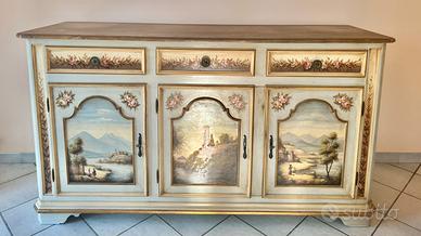 Credenza in legno dipinta a mano