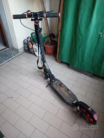 monopattino pieghevole Gymax punk scooter 