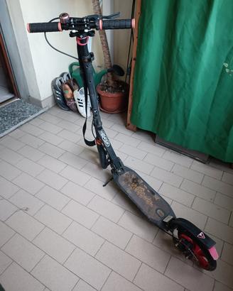 monopattino pieghevole Gymax punk scooter 